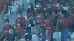 久违了！中国球迷现场为国足加油助威