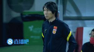 非常忙碌，澳大利亚门将瑞安前20分钟两次出击到禁区外